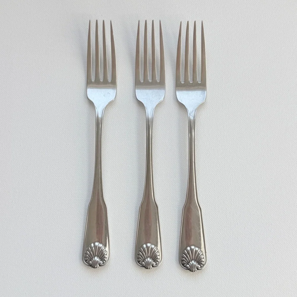 Oneida Dinner Forks Set of 3 Silver Excellent Chateau Shell Stainless Steel